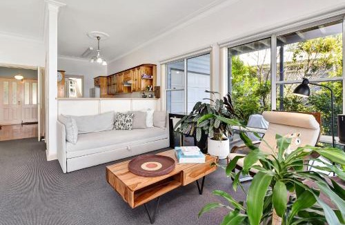 Arcadia Vale House | Lakehouse on Alexander