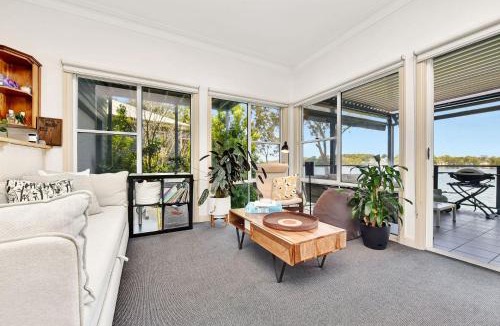 Arcadia Vale House | Lakehouse on Alexander