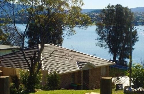 Primbee House | Lakeside Cottage Primbee - Absolute Waterfront Position