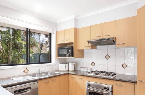 Oak Flats House | Lakeside Haven
