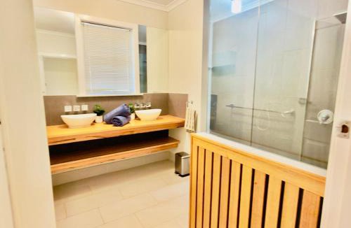 Mulwala House | Lakeside Haven - Park the Boat, Relax and Unwind