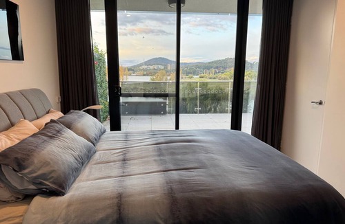 Kingston Apartment | Lakeside Special