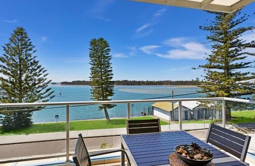 The Entrance Apartment | Lakeside Waterfront Apartment The Entrance