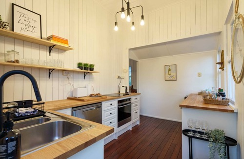 Mooloolah Valley House | Lakeview Cottage in Mooloolah Valley: Pool & Sauna