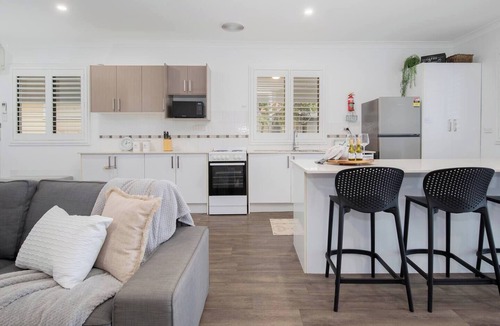 Pelican House | Lakeview Haven Laid back Days by Pelican Foreshore