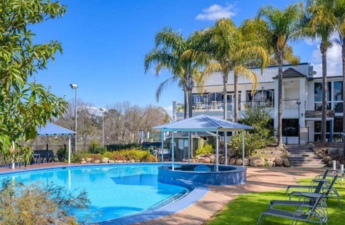 Lake Hume Village Condo | Lakeview Villa Suite 5