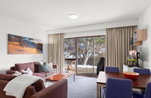 Thredbo Apartment | Lantern 02 Patio