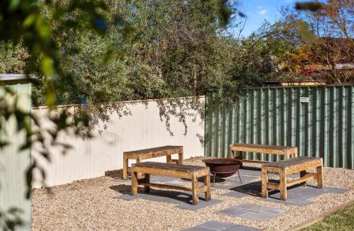 Kooringal Apartment | Large 5BR Retreat - Sleeps 10 - Outdoor Entertaining