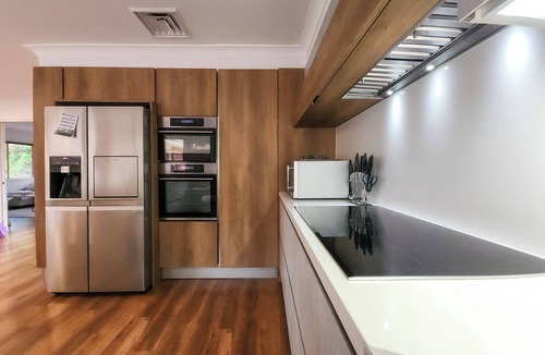 Ryde House | Large and modern 5 Bedroom home with a pool and work areas