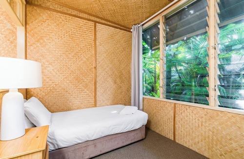 Suffolk Park Hotel | Large Beachfront Motel With 2 Beds and Kitchen