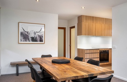 Thredbo Ski Chalet | Large Chalet style apartment 3 minutes walk from Friday Flat.