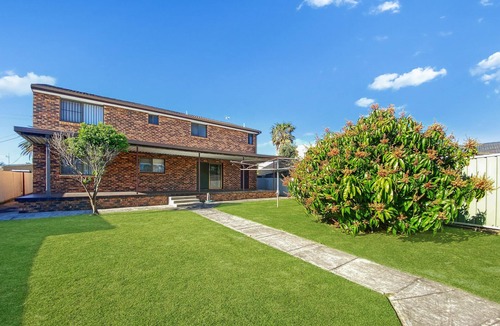 Warilla House | Large Family Home @ Warilla Beach
