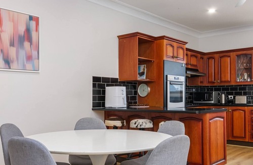 Waratah House | Large Home in Waratah