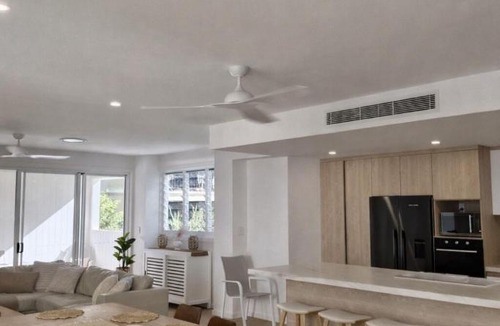 Currumbin House | Large, luxury house in Currumbin, by the beach