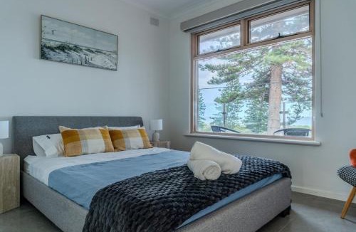 Largs Bay House | Largs Bay Jetty front Esplanade Stay - Koala Stay