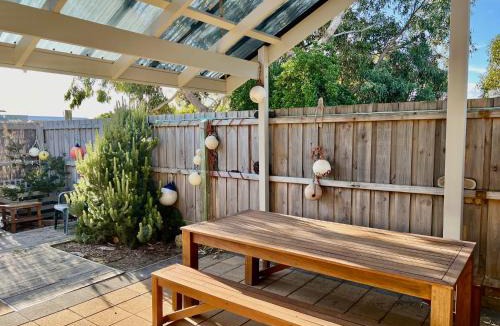 Waterhouse Villa | Lazy Sails Starboard - Pets welcome inside WiFi