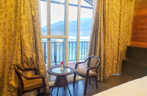 Chamiyala Hotel | Le ROI Floating Huts & Eco Rooms