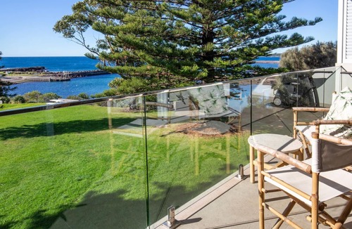 Shellharbour House | LegaSea Lodge - Pet Friendly Beachfront with Plunge Pool