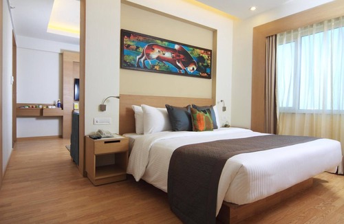 Bengaluru Hotel | Lemon Tree Premier, Ulsoor Lake, Bengaluru