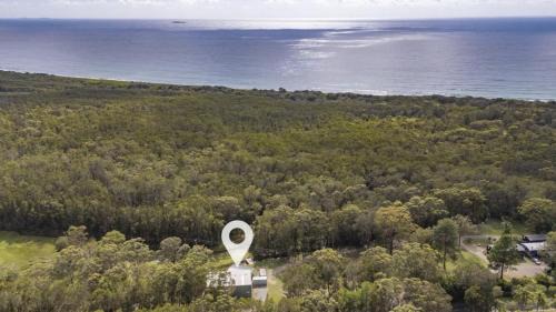 Arrawarra House | Leo's Beach Hideaway - Stylish Tiny Home