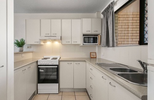 Kings Beach Apartment | Levuka Unit 2, 14 Moreton Pde. Kings Beach