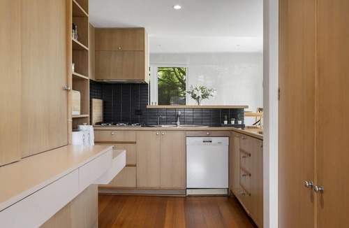 Mount Martha Apartment | Light-Filled House Near Beaches and Cafés