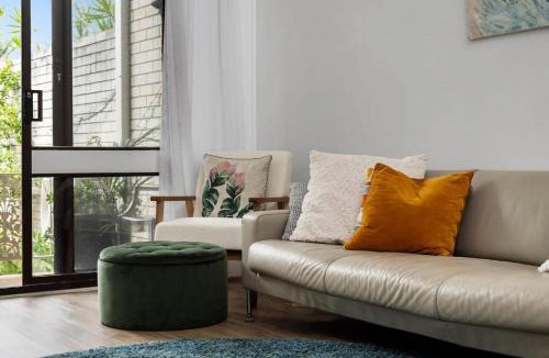 Blue Bay Apartment | Light filled Villa Moments to the Beach
