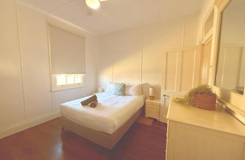 Yamba House | Lighthouse Cottage Pilot Hill