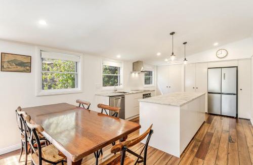 Yamba House | Lime Tree Cottage - Pet Friendly Paradise - Holiday Yamba