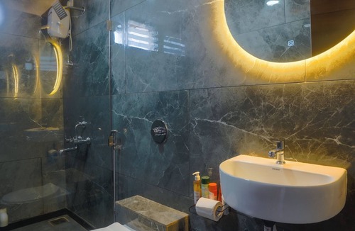 Kolthare Hotel | Loft by Soumil's Stays