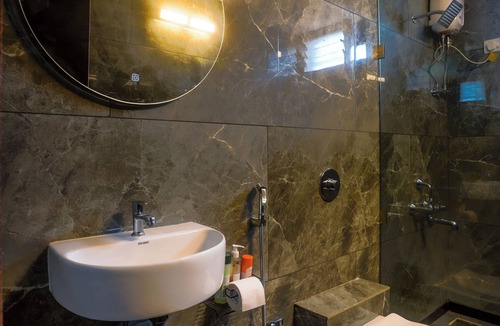 Kolthare Hotel | Loft by Soumil's Stays