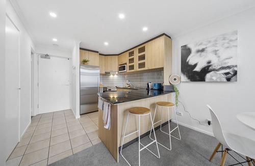 City East Apartment | Loft-Style CBD 1-Bed with Rooftop Terrace & BBQ