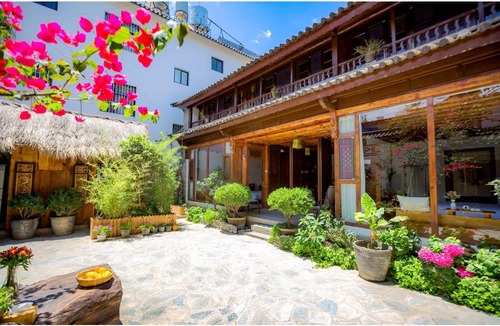 Dali Ancient Town House | Log Cabin