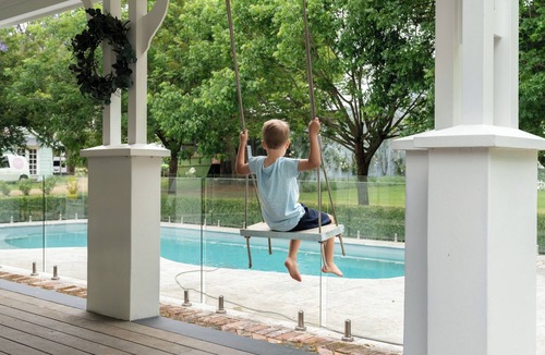 Lorn House | Lorn Rose Farm - 10 Acre Flower Farm with Swimming Pool + Firepit