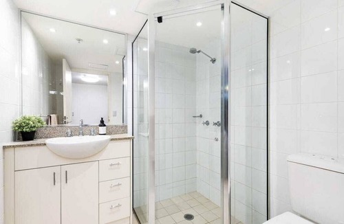 St. Leonards Apartment | Lovely 1 Bedroom Flat in Heart of Crows Nest