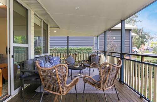 Hawks Nest House | Lovely Pet Friendly Beach House