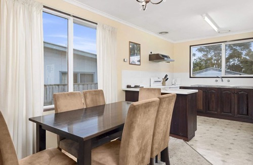 Apollo Bay House | Low - Central Location & Close to the Beach