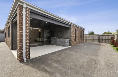 Torquay House | Lowtide Five Bedroom 22