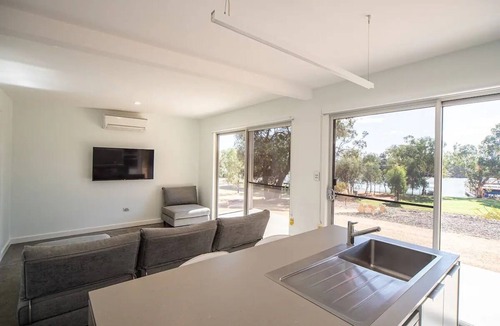 Loxton Apartment | Loxton Riverfront Apartment