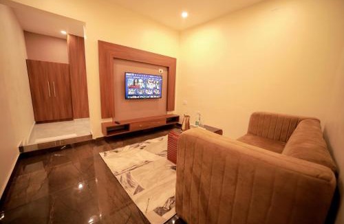 Sulthan Bathery Hotel | Lumarise Residency