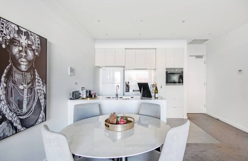 Adelaide Central Business District Apartment | Lux 2BR on Hindmarsh-Pool/Gym/Wifi/Netflix/Carpark