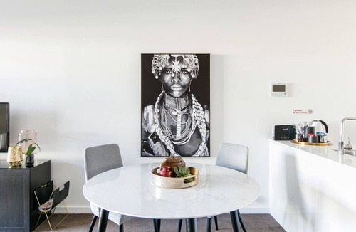 Adelaide Central Business District Apartment | Lux 2BR on Hindmarsh-Pool/Gym/Wifi/Netflix/Carpark