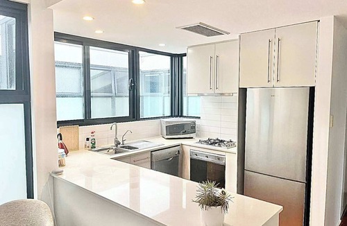 Crows Nest Apartment | Luxe 2BR 2Bath & Terrace + Parking | Metro 200m