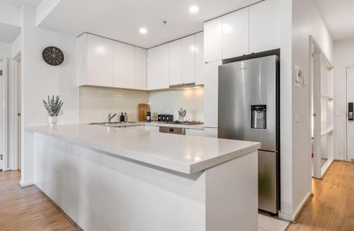 Docklands Apartment | Luxe 3BR CBD Apartment with River Views and Resort Style Amenities