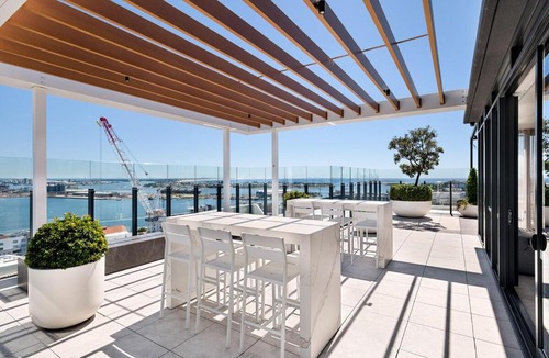 Newcastle Apartment | Luxe Apartment - Pool, Gym, Parking, Sky Rooftop