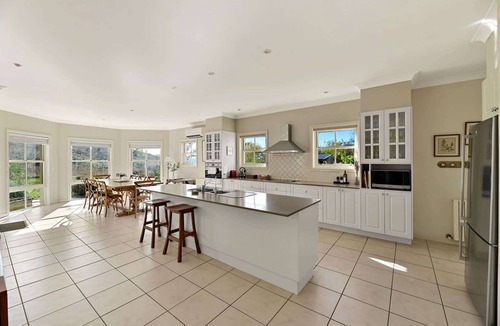 Byng House | Luxe Countryside Home - Amazing Views, Sleeps 6