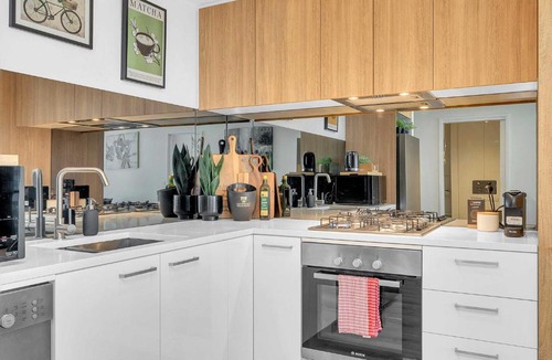 Adelaide Central Business District Apartment | Luxe on Franklin with Car Park, Lap Pool, Sauna, BBQ