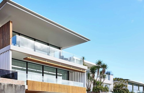 Tamarama House | Luxe Retreat - Pool, Spa, Sauna, Gym & Cinema
