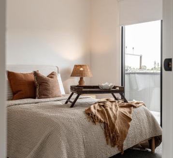 Stepney House | Luxe Stepney Townhouse