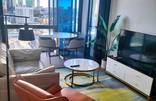 Fortitude Valley Apartment | Luxe-Valley 2BR 2Bath Infinity Pool
